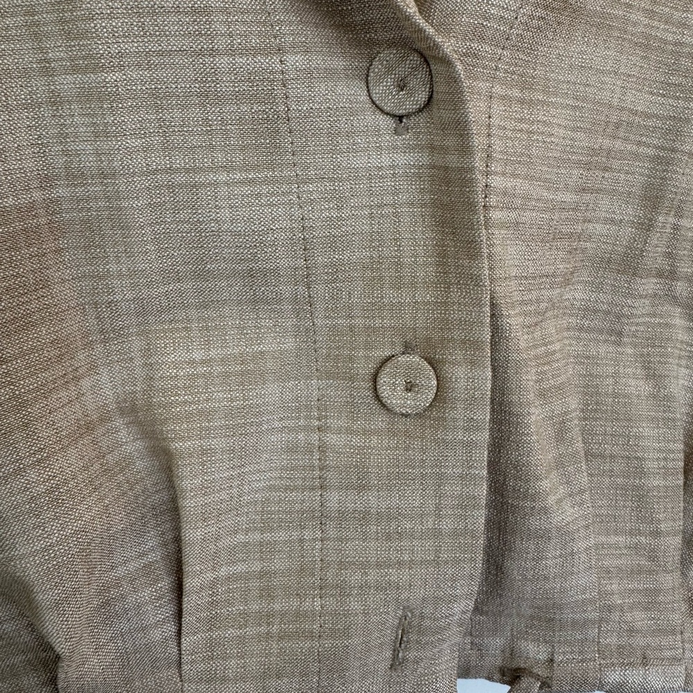 Hot little blouse! - Picture 2 of 8